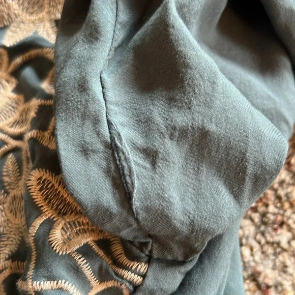 Andree by Unit tunic women size 2x green with embroidery in a cream color - Picture 10 of 10